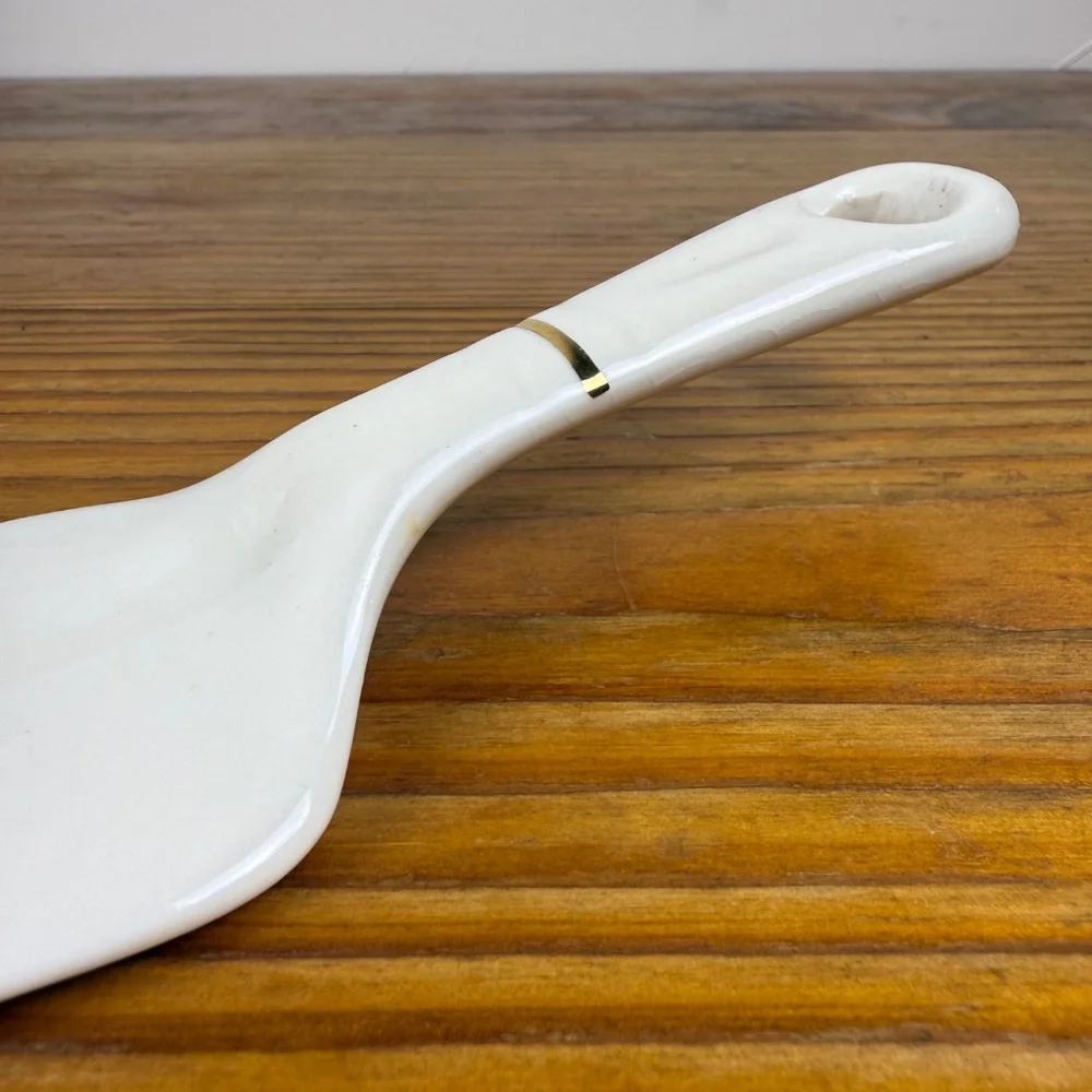 Vintage Porcelain Cake Server with Pastoral Scene – Gold Trim Handle